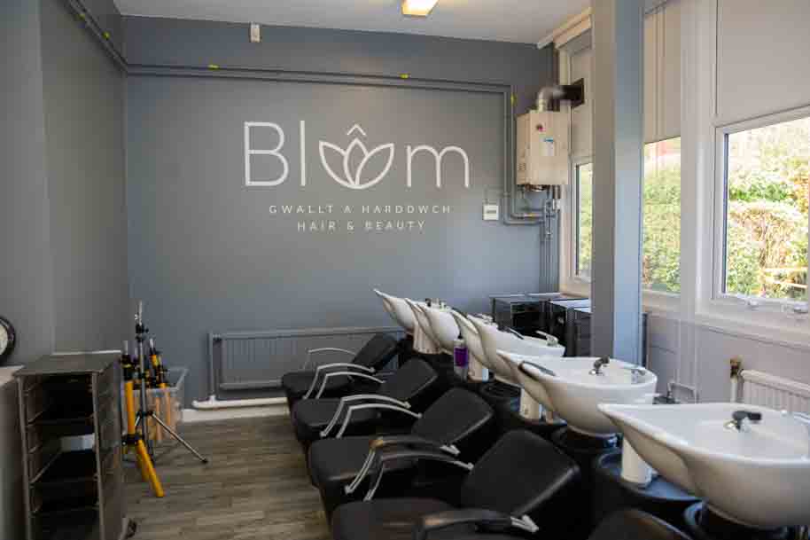 Blwm saloon